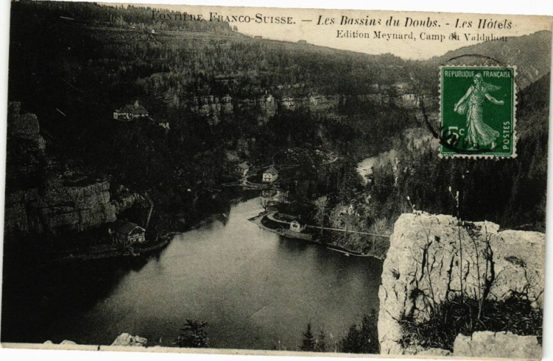 Carte postale ancienne Frontiere Franco-Suisse - Les Bassins du Doubs - Les Hotels à Doubs