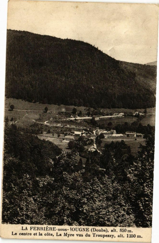 Carte postale ancienne La Ferriere-sous-Jougne alt 850 m - Le centre et la cote à Jougne