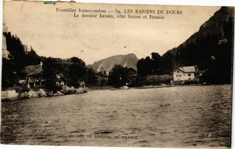 Carte postale ancienne Les Bassins du Doubs - Le dernier Bassin coté Suisse et France à Doubs