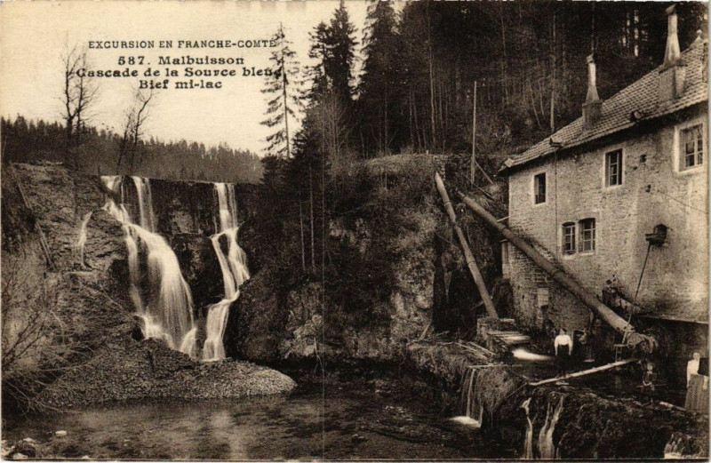 Carte postale ancienne Malbuisson - Cascade de la Source bleu - Bief mi-lac à Malbuisson