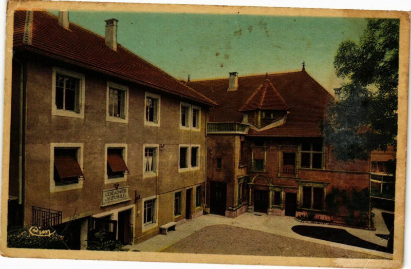 Carte postale ancienne Morteau - Gendarmerie Nationale construite en 1938 Chateau à Morteau