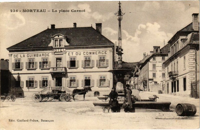 Carte postale ancienne Morteau - La Place Carnot à Morteau