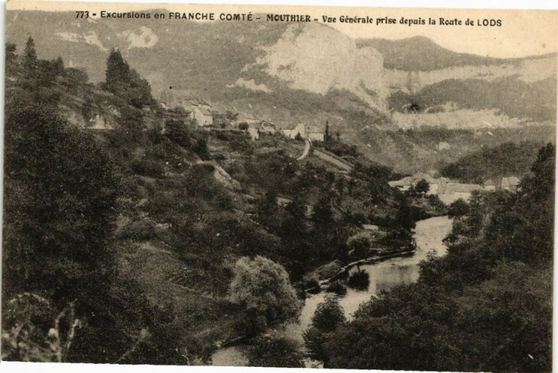 Carte postale ancienne Mouthier - Vue Générale prise depuis ls Route de Lods à Lods