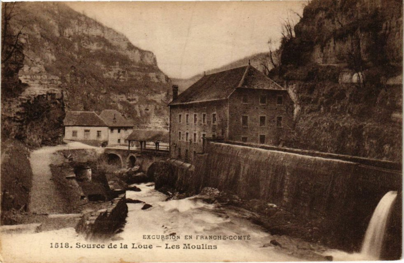 Carte postale ancienne Source de la Loue - Les Moulins