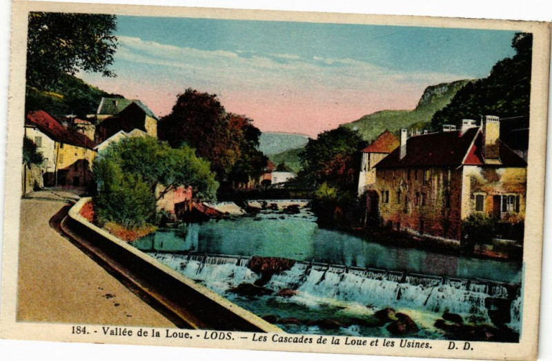 Carte postale ancienne Vallée de la Loue - Lods - Les Cascades de la Loue et les Usines à Lods