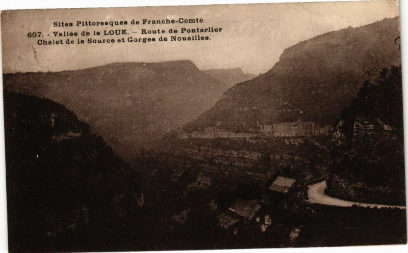 Carte postale ancienne Vallée de la Loue - Route de Pontarlier - Chalet de Source et .. à Pontarlier