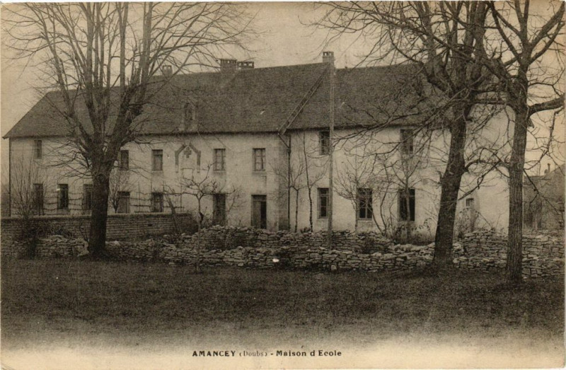 Carte postale ancienne Amancey - Maison d'Ecole à Amancey