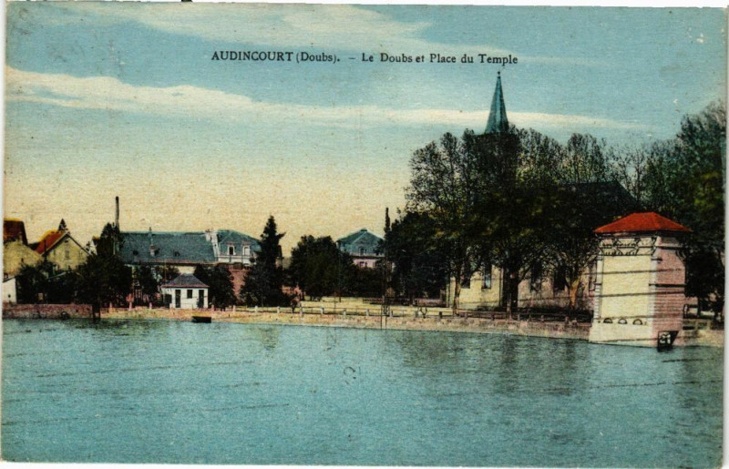 Carte postale ancienne Audincourt - Le Doubs et Place du Temple à Audincourt