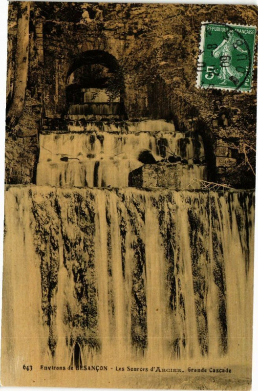 Carte postale ancienne Environs de Besancon - Les Sources d'Arcier Grande Cascade à Besançon