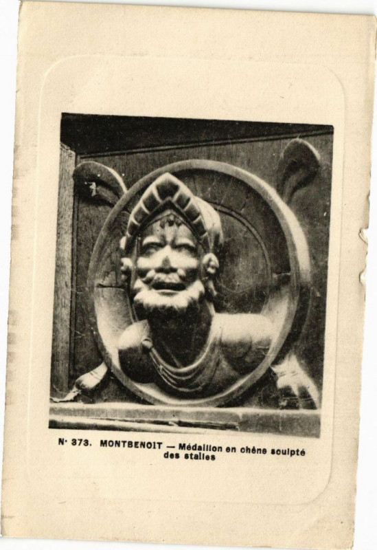 Carte postale ancienne Montbenoit - Médallion en chéne soupté des stalles à Montbenoît