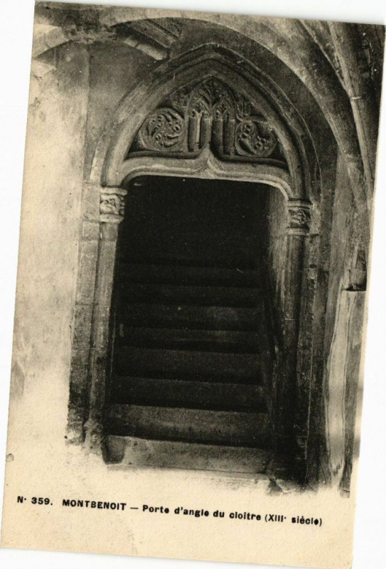 Carte postale ancienne Montbenoit - Porte d'angle du cloitre (Xiii siécle) à Montbenoît