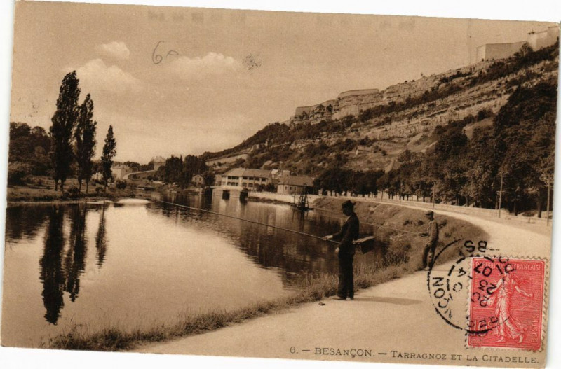 Carte postale ancienne Besancon - Tarragnoz et la Citadelle à Besançon