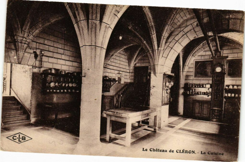 Carte postale ancienne Le Chateau de Cleron - La Cuisine à Cléron
