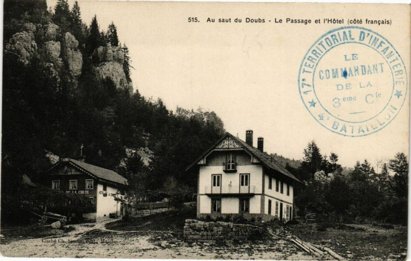 Carte postale ancienne Au saut du Doubs - Le Passage et l'Hotel (coté francais) à Doubs
