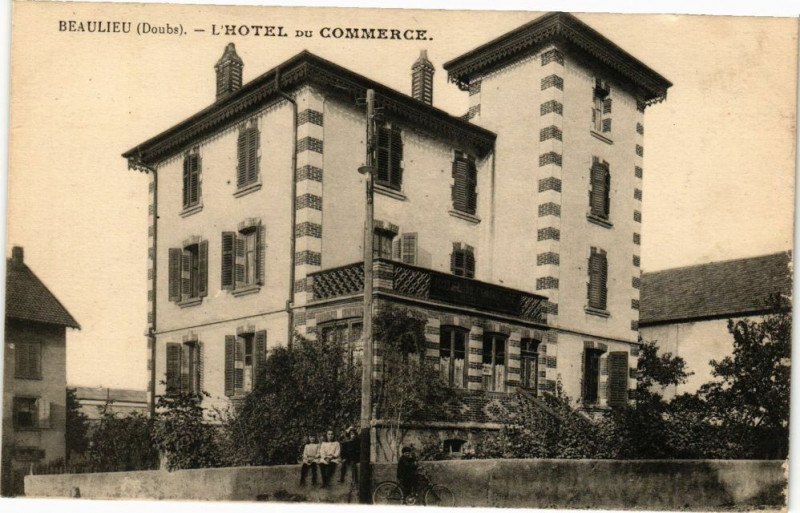 Carte postale ancienne Beaulieu - L'Hotel du Commerce