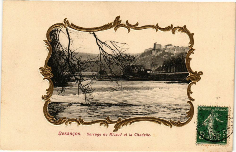 Carte postale ancienne Besancon - Barrage de Micaud et la Citadelle à Besançon