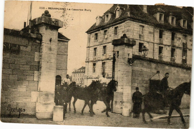 Carte postale ancienne Besancon - La Caserne Ruty à Besançon