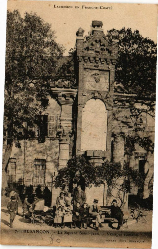 Carte postale ancienne Besancon - Le Square Saint-Jean - Vestiges romains à Besançon