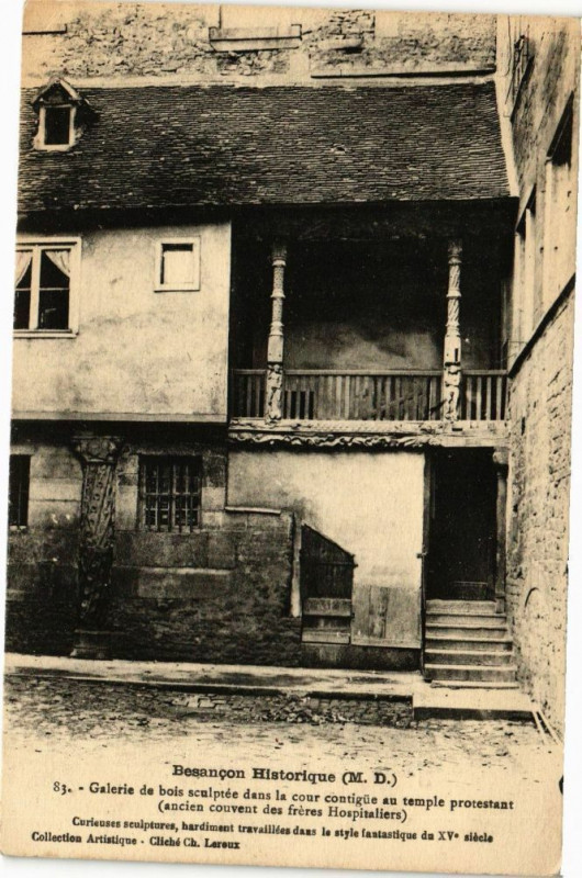 Carte postale ancienne Besancon Historique (M.D.) -Galerie de bois sculpée dans la cour... à Besançon