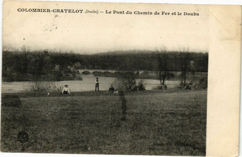 Carte postale ancienne Colombier-Chatelot - Le Pont du Chemin de Fer et le Doubs à Doubs