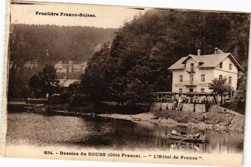 Carte postale ancienne Frontiere...-Bassins du Doubs (Coté France) - L'Hotel de France à Doubs