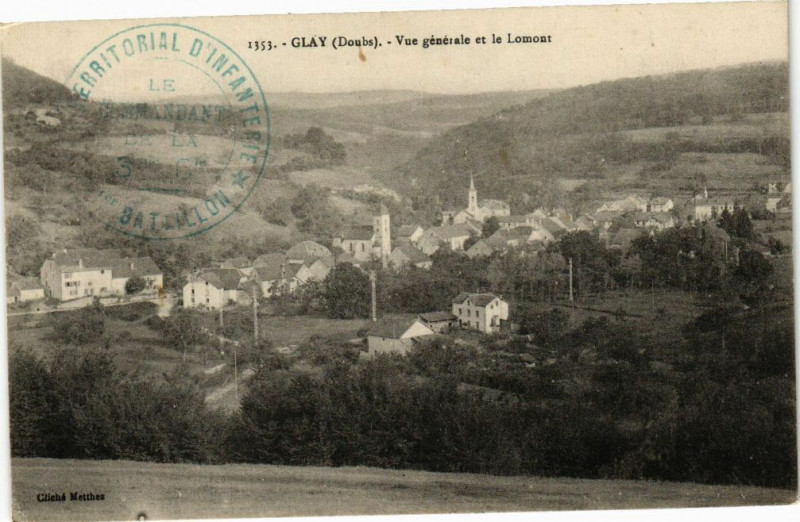 Carte postale ancienne Glay - Vue générale et le Lomour à Glay