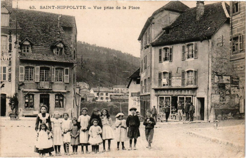 Carte postale ancienne Saint-Hippolyte - Vue prise de la Place à Saint-Hippolyte