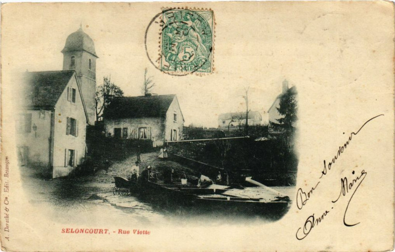 Carte postale ancienne Seloncourt - Place de la Fontaine à Seloncourt
