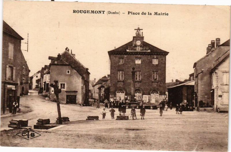Carte postale ancienne Rougemont - Place de la Mairie à Rougemont