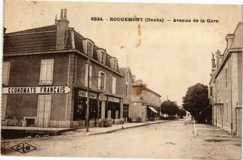 Carte postale ancienne Rougemont - Avenue de la Gare à Rougemont