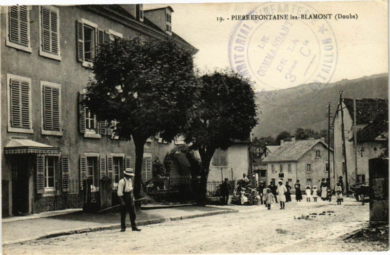 Carte postale ancienne Pierrefontaine-les-Blamont - La rue à Pierrefontaine-lès-Blamont