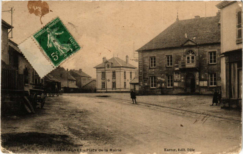 Carte postale ancienne Champagney - Place de la Mairie à Champagney