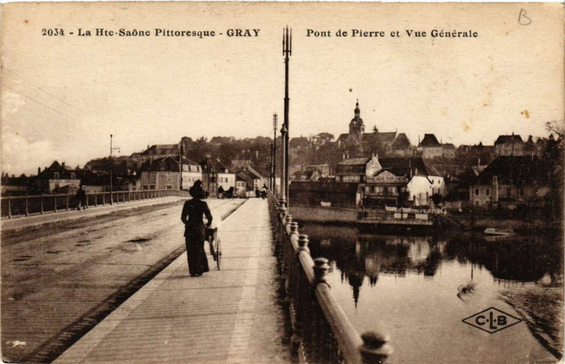 Carte postale ancienne Gray - Pont de Pierre et Vue générale à Gray