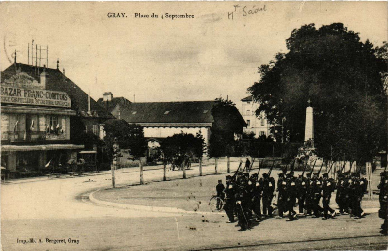 Carte postale ancienne Gray - Place du 4 Septembre à Gray
