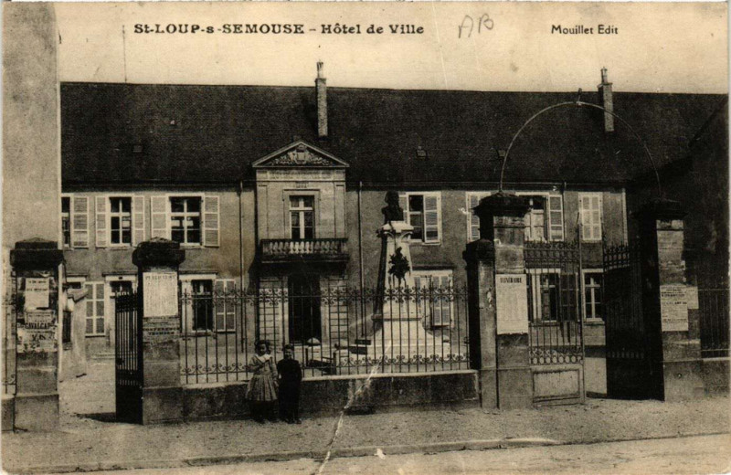 Carte postale ancienne Saint-Loup-sur-Semouse - Hotel de Ville à Saint-Loup-sur-Semouse