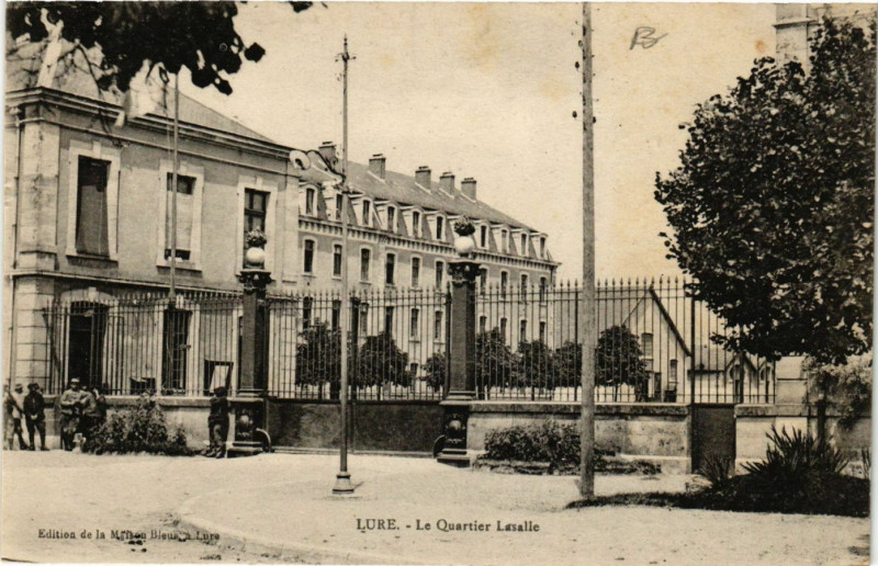 Carte postale ancienne Lure - Le Quartier Lasalle à Lure