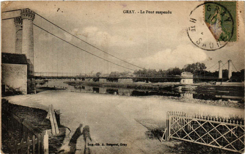 Carte postale ancienne Gray - Le Pont Suspendu à Gray