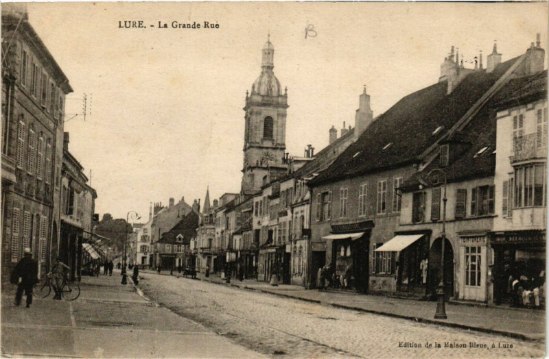 Carte postale ancienne Lure - La Grande Rue à Lure