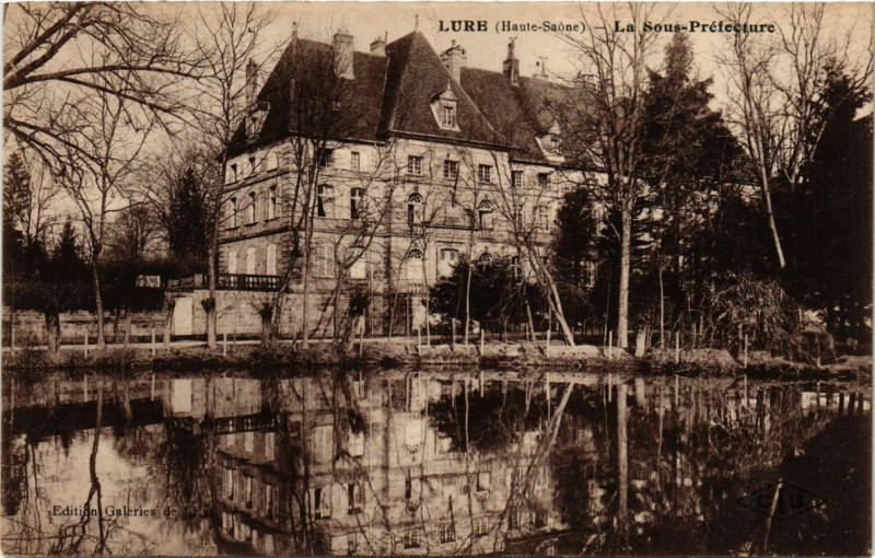 Carte postale ancienne Lure - La Sous-Prefecture à Lure
