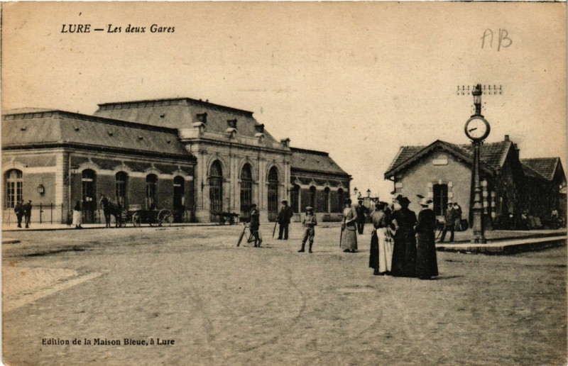 Carte postale ancienne Lure - Les deux Gares à Lure