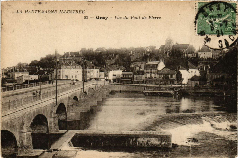 Carte postale ancienne Gray - Vue du Pont de Pierre à Gray