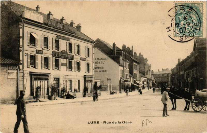 Carte postale ancienne Lure - Rue de la Gare à Lure