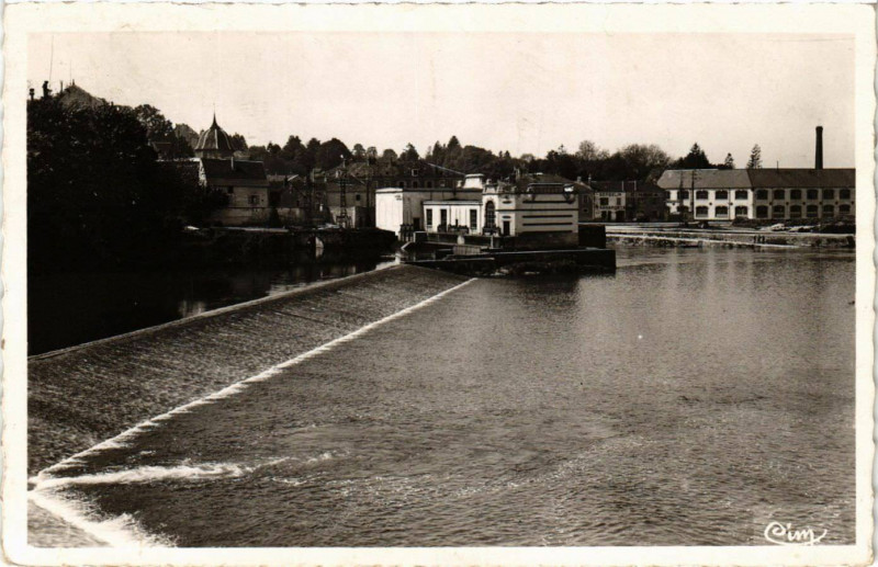 Carte postale ancienne Gray - La Saone et les Usines à Gray