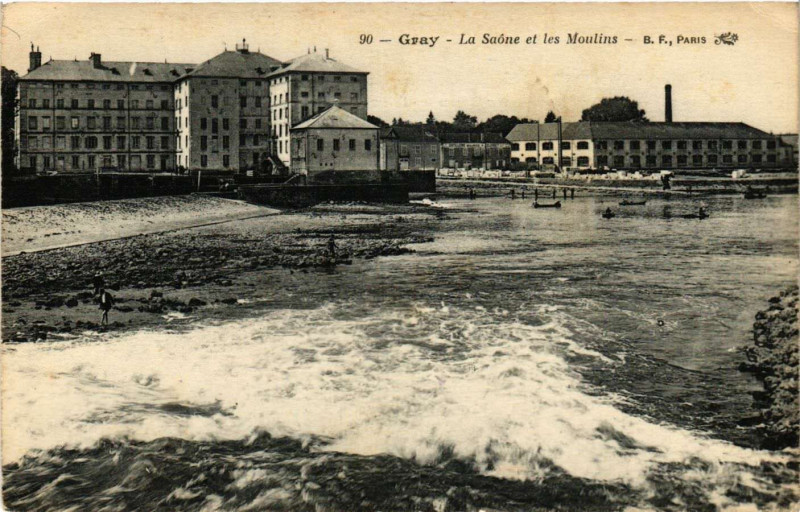 Carte postale ancienne Gray - La Saone et les Moulins à Gray
