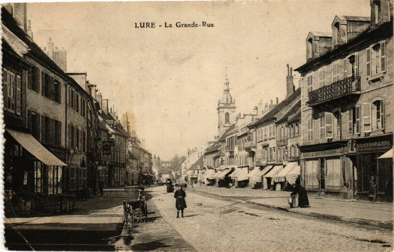Carte postale ancienne Lure - La Grande-Rue à Lure