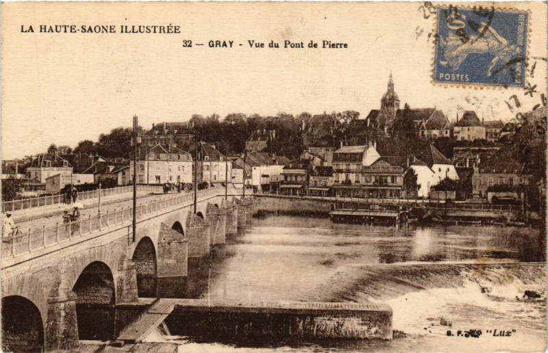 Carte postale ancienne Gray - Vue du Pont de Pierre à Gray