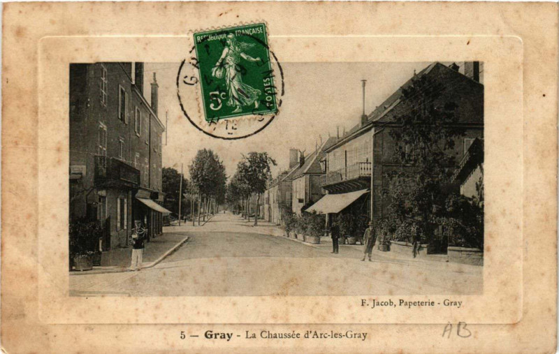 Carte postale ancienne Gray - La Chaussée d'Arc-les-Gray à Gray