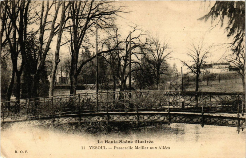 Carte postale ancienne Vesoul - Passerelle Meilher aux Allées à Vesoul
