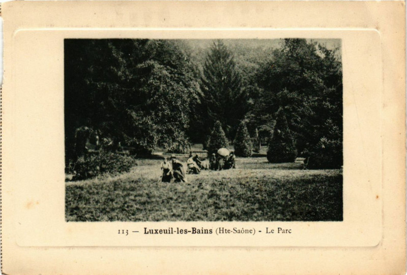 Carte postale ancienne Luxeuil-les-Bains - Le Parc à Luxeuil-les-Bains