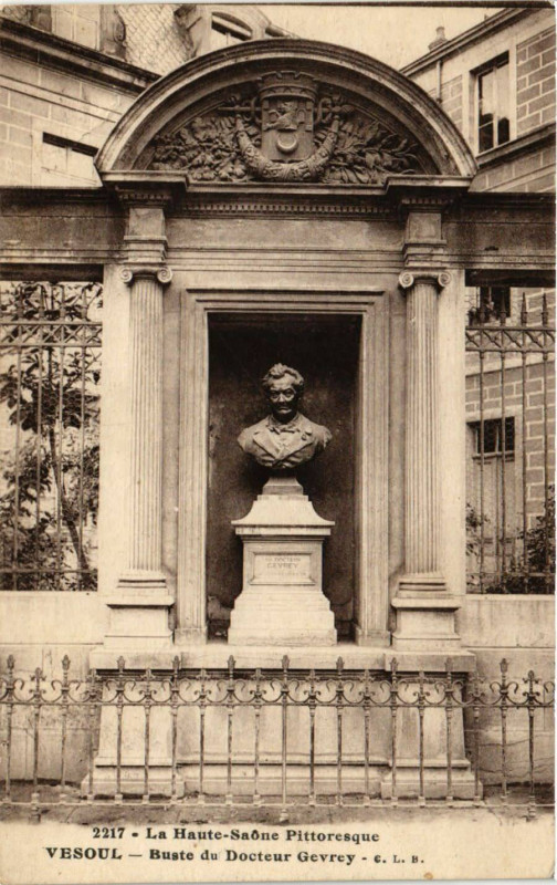Carte postale ancienne Vesoul - Buste du Docteur Gevrey à Vesoul